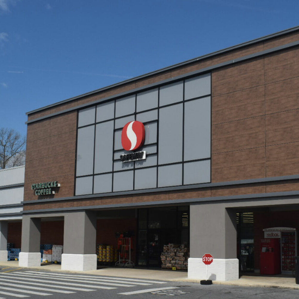 The exterior front entrance to Safeway store number Severna Park, Maryland